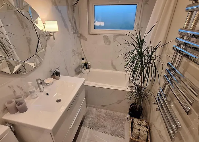 Apartment P7 Gardens - Close To Station And Nature *